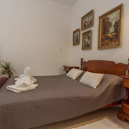Historic Center Hvar Town- A Few Steps From The Main Square Appartamento *